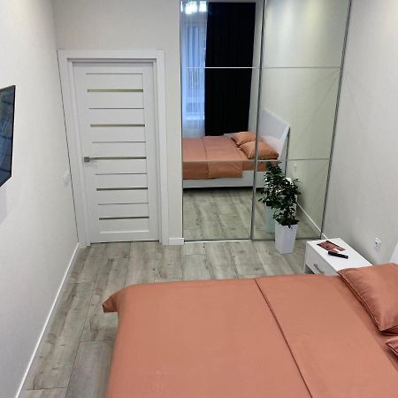 Люкс Апартаменти.Новобудова.Центр.Жк Театральний Rivne Esterno foto